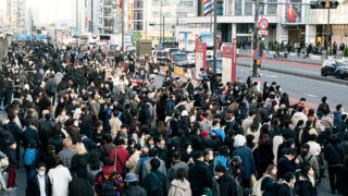 人はウェブを見なくなったのではない。直接参照しなくなっただけだ